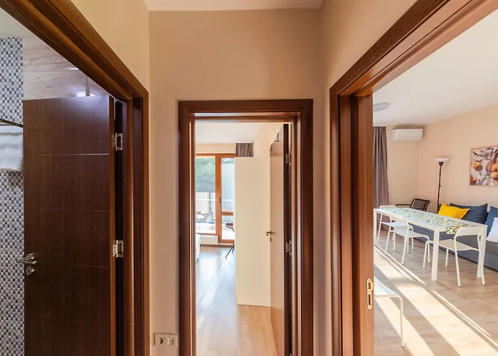 Nest アパート ヴァルナ