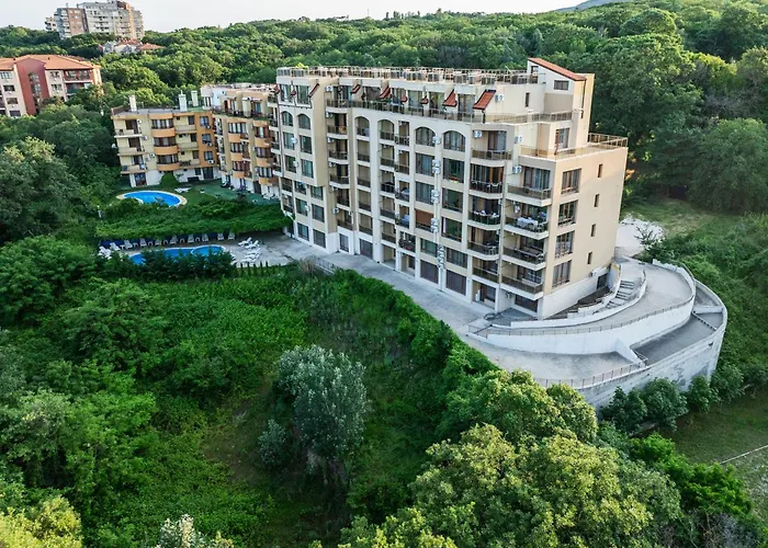 Nest アパート ヴァルナ